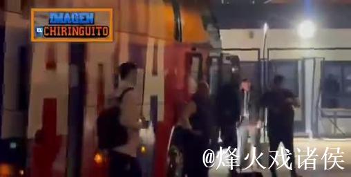 世体：霍安-加西亚因遭受撞击一瘸一拐，但能出