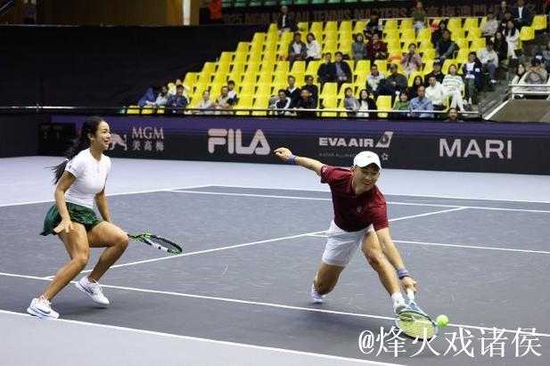 美高梅澳门网球名人赛首日落幕 李娜队暂1-6落后 美高梅澳门网球名人赛首日落幕 李娜队暂1-6落后